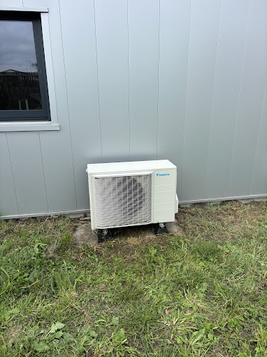 Installation climatisation multisplit Daikin dans des locaux professionnels à Carbonne (Haute-Garonne)