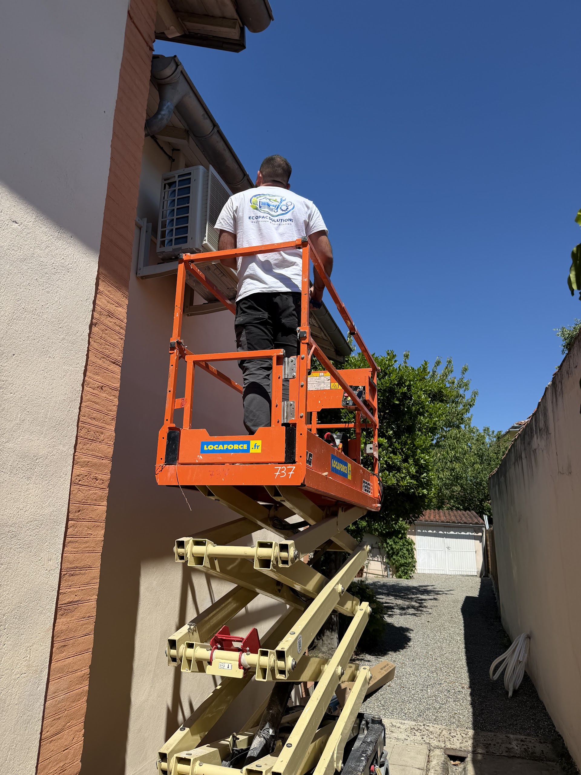 Unité extérieure climatisation bi-split Daikin installée à Toulouse